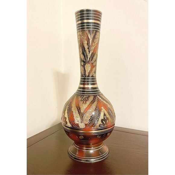 Indian Brass Vase Etched Flowers Engraved Accents Vintage - Picture 3 of 7